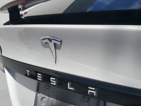 Used 2022 Tesla Model X Plaid image 4
