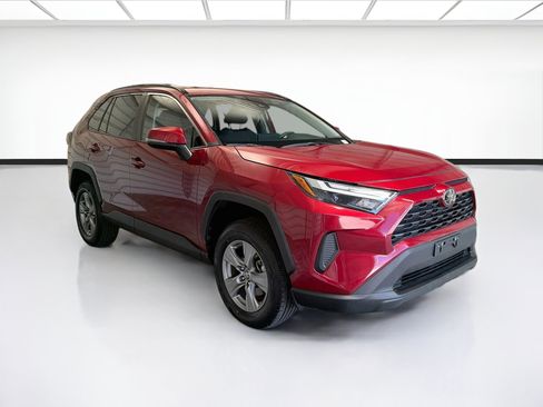 Used 2025 Toyota RAV4 XLE FWD image 3
