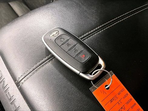 Used 2024 Nissan Pathfinder SV FWD image 11