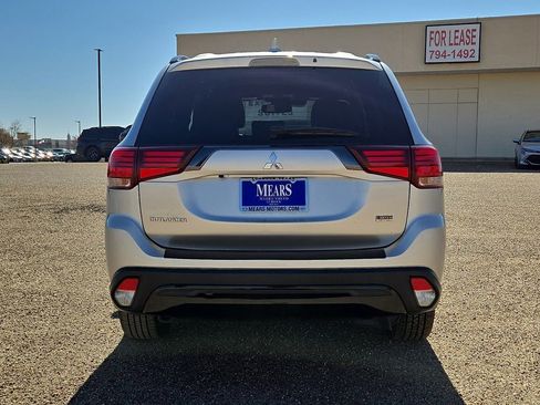 Used 2020 Mitsubishi Outlander LE image 3