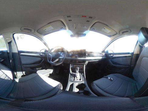 Used 2025 Volkswagen Jetta SE image 43