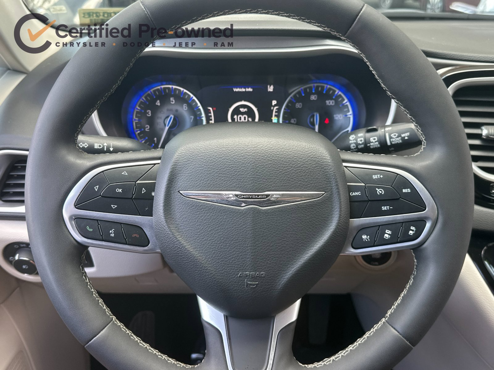 Used 2024 Chrysler Pacifica Touring-L FWD image 25