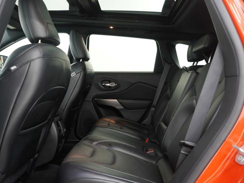 Used 2021 Jeep Cherokee Latitude Lux 80th Anniv w/ Quick Order Package 26U 80TH image 17