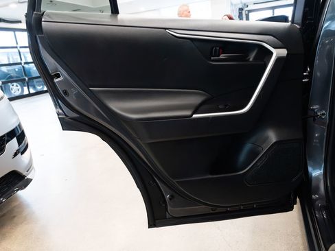 Used 2021 Toyota RAV4 LE image 18