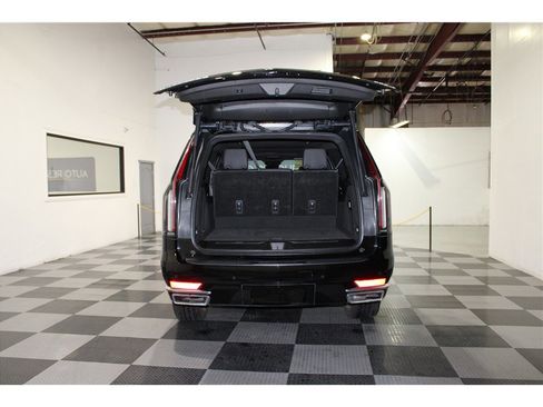 Used 2022 Cadillac Escalade ESV Premium Luxury image 23