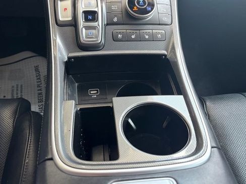 Used 2022 Hyundai Santa Fe Limited AWD/4WD image 6