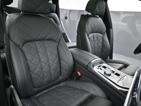 Used 2025 BMW X7 xDrive40i image 22