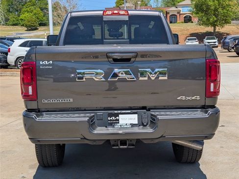 Used 2026 RAM 2500 Laramie AWD/4WD image 8