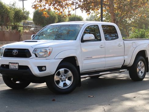 Used 2013 Toyota Tacoma PreRunner w/ TRD Sport Pkg image 2