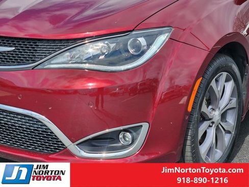 Used 2019 Chrysler Pacifica Limited w/ Tire & Wheel Group image 11