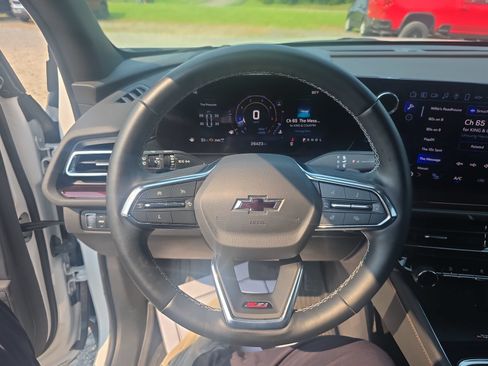 Used 2024 Chevrolet Traverse Z71 AWD/4WD image 17