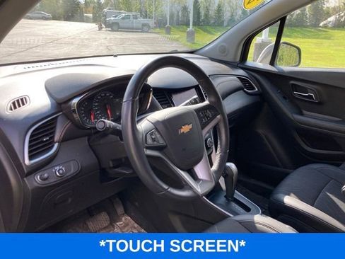 Used 2022 Chevrolet Trax LT w/ LT Convenience Package AWD/4WD image 7