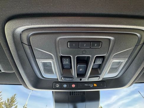 Used 2024 GMC Sierra 2500 AT4 w/ AT4 Premium Plus Package AWD/4WD image 33