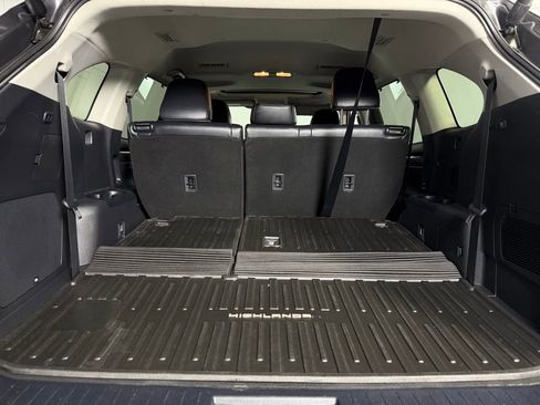 Used 2024 Toyota Highlander Limited image 29
