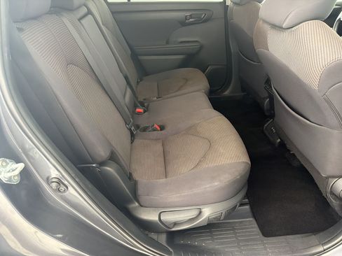 Used 2025 Toyota Highlander LE FWD image 29
