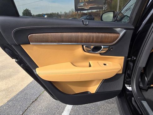 Used 2021 Volvo V90 T6 Cross Country image 11