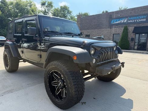 Used 2016 Jeep Wrangler Unlimited Sport w/ Connectivity Group AWD/4WD image 3