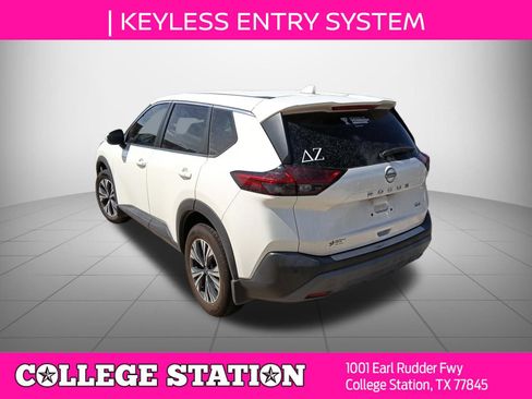 Used 2022 Nissan Rogue SV FWD image 4