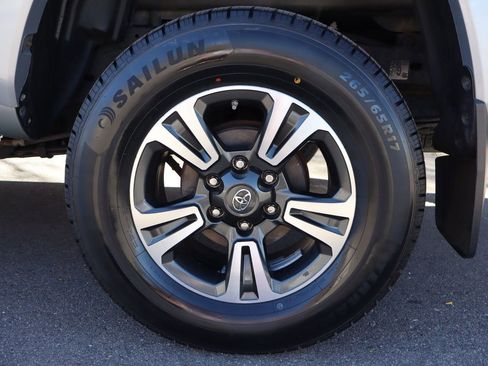 Used 2017 Toyota Tacoma TRD Sport image 44