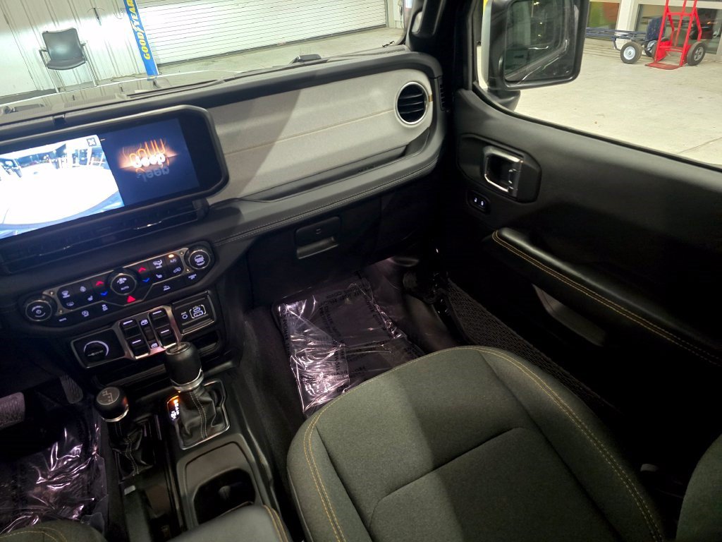 Used 2026 Jeep Wrangler Unlimited Sahara AWD/4WD image 33