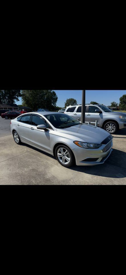 Used 2018 Ford Fusion SE w/ Fusion SE Technology Package FWD image 6