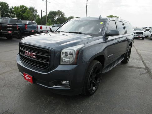 Used 2019 GMC Yukon XL SLT w/ Graphite Performance Edition AWD/4WD image 10