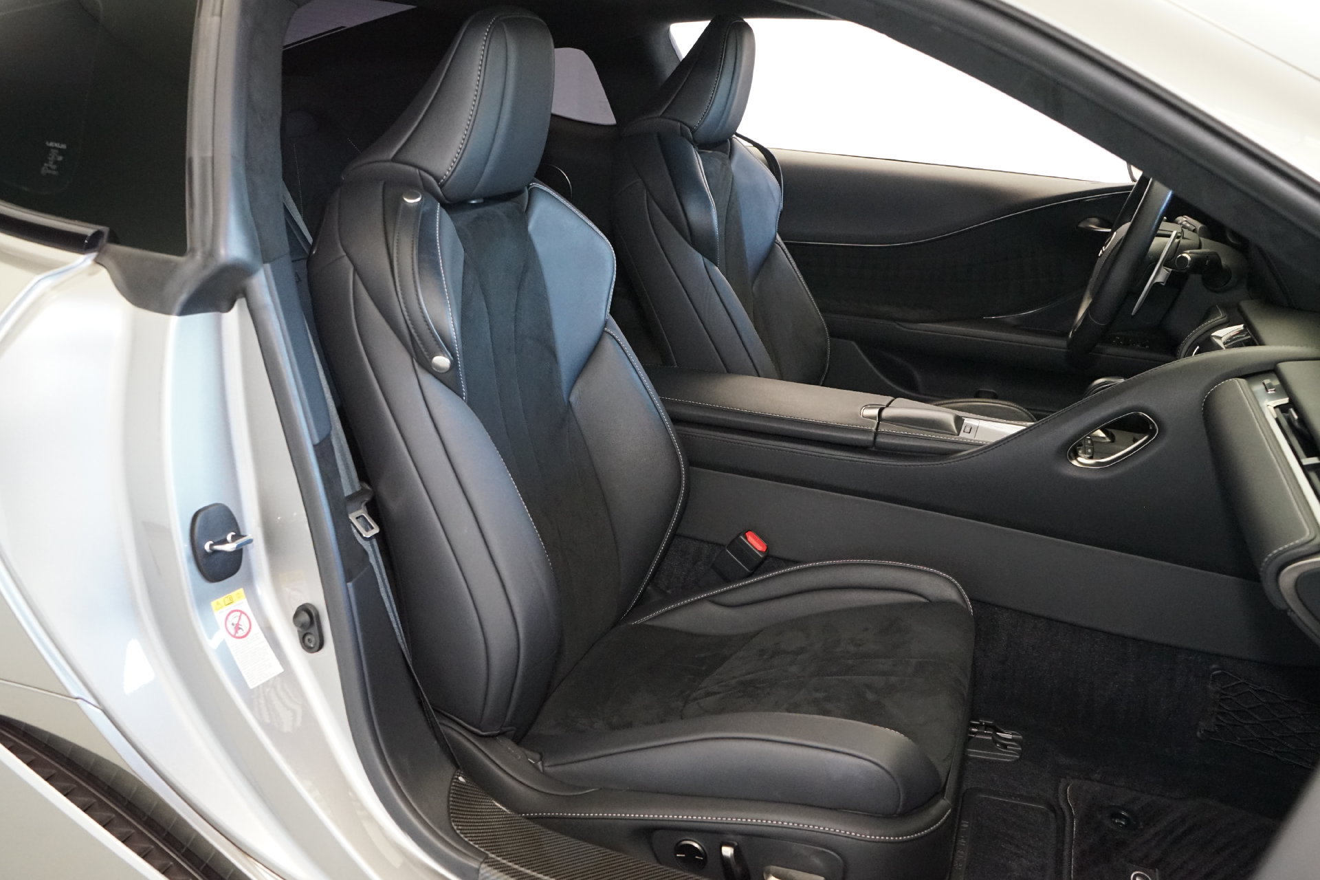 Used 2018 Lexus LC 500 Coupe w/ Performance Package RWD image 10