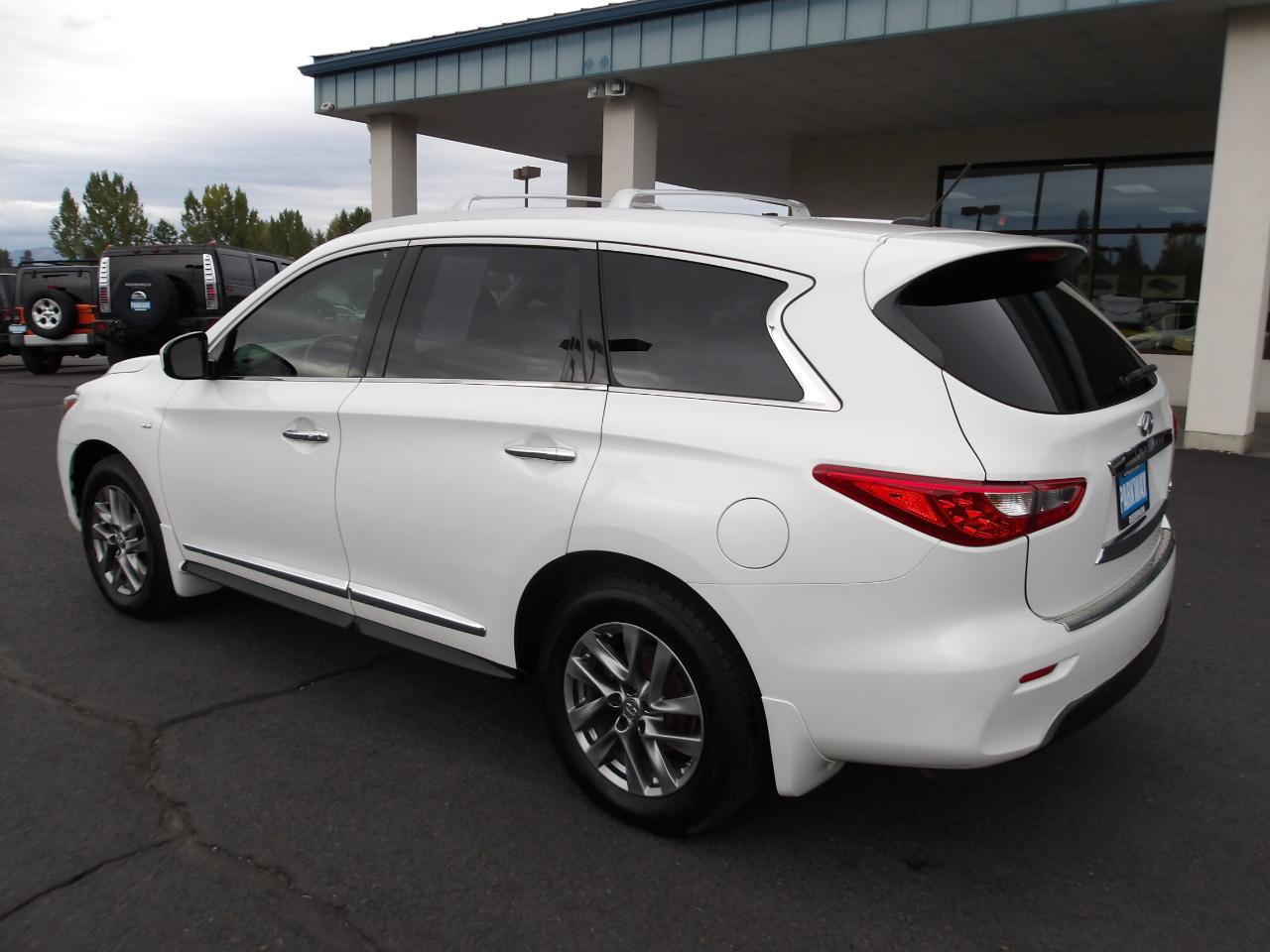 Used 2014 INFINITI QX60 Luxe w/ Premium Package AWD/4WD image 3