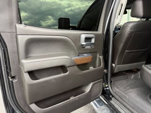 Used 2018 GMC Sierra 2500 Denali w/ Duramax Plus Package AWD/4WD image 14