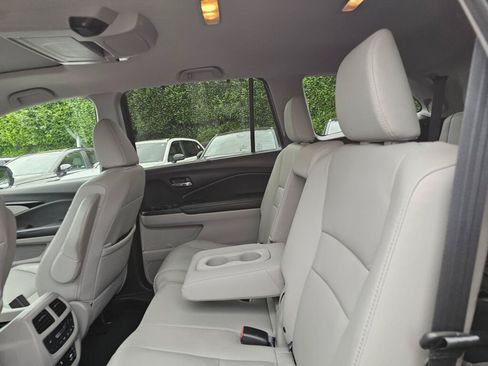 Used 2019 Honda Pilot Touring image 18