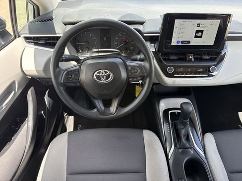 Used 2025 Toyota Corolla LE FWD image 12