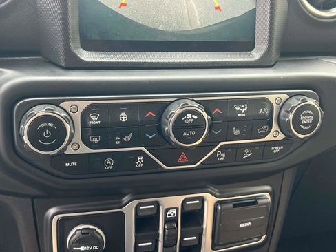Certified 2020 Jeep Wrangler Unlimited Sahara AWD/4WD image 29