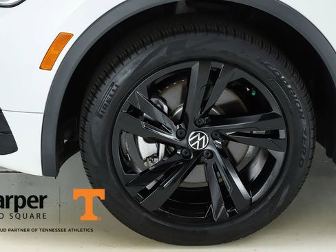 Used 2023 Volkswagen Tiguan SE R-Line FWD image 43