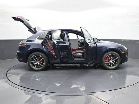 Certified 2023 Porsche Macan S AWD/4WD image 35
