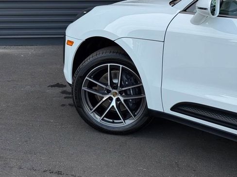 Used 2026 Porsche Macan AWD/4WD image 12