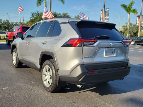Used 2020 Toyota RAV4 LE FWD image 9