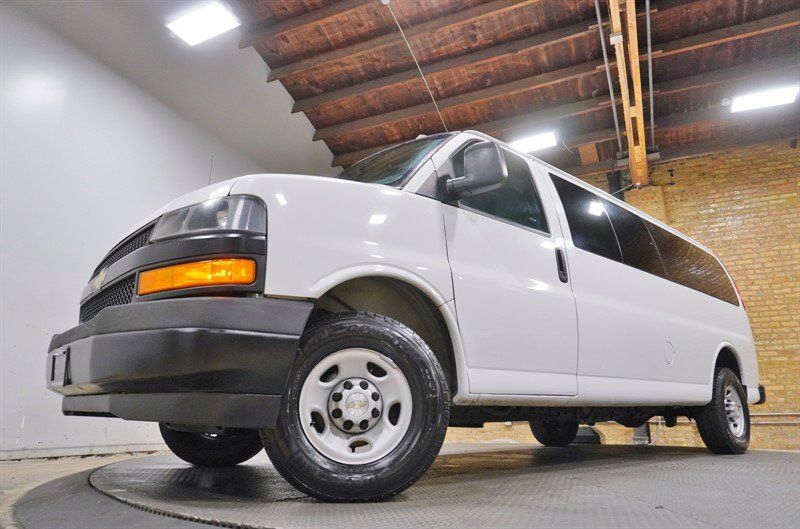Used 2020 Chevrolet Express 3500 LS RWD image 3