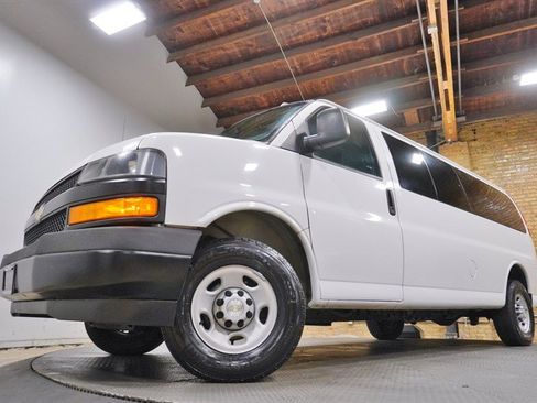 Used 2020 Chevrolet Express 3500 LS RWD image 3