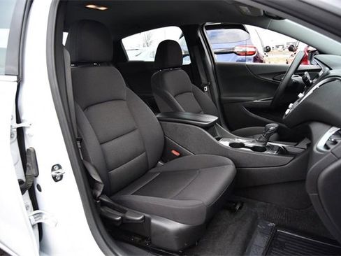 Used 2024 Chevrolet Malibu LT image 18