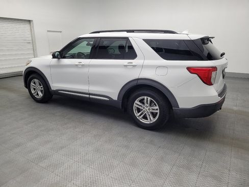 Used 2020 Ford Explorer XLT image 3