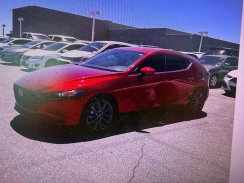 Used 2023 MAZDA MAZDA3 s FWD image 2