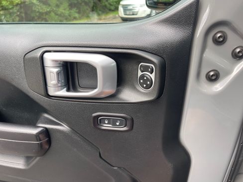 Used 2018 Jeep Wrangler Unlimited Rubicon AWD/4WD image 8