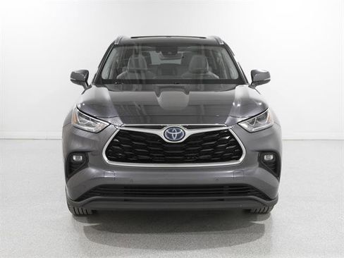 Used 2020 Toyota Highlander Limited image 2