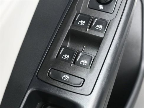 Certified 2025 Volkswagen Taos SE w/ Panoramic Sunroof Package image 13