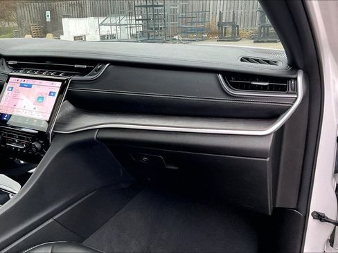 Used 2024 Jeep Grand Cherokee Limited image 14