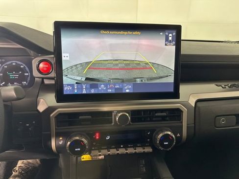 Used 2025 Toyota Tacoma TRD Off-Road image 22