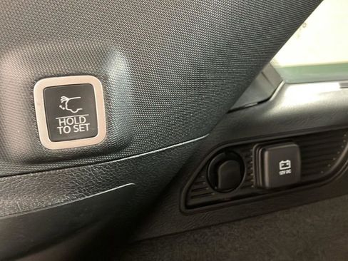 Used 2022 Jeep Grand Cherokee Overland AWD/4WD image 29
