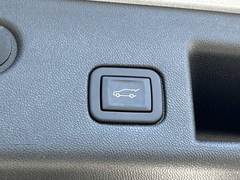 Used 2023 Chevrolet Equinox Premier AWD/4WD image 13
