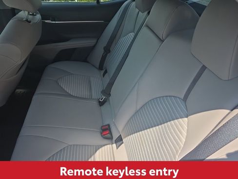 Used 2024 Toyota Camry SE image 18