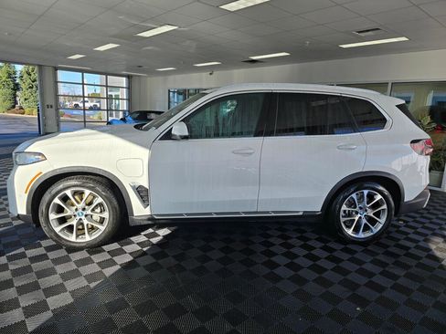 Used 2025 BMW X5 xDrive50e image 6